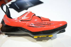 bontspeedplay Bont offers a four-bolt Speedplay tri shoe in the new Sub-8SP, allowing for a more direct cleat install, and includes an alloy shim to buffer between pedal and shoe.