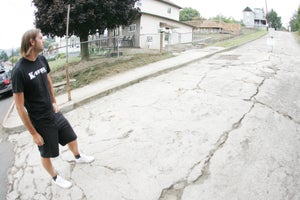 bjornwesternportwall Defending Savageman champ Bjorn Andersson surveys his path for tomorrow's ascent of the Westernport Wall.