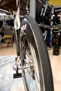 The stays stay in tight to the wheel, flaring out only as they reach the dropouts.