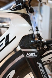 The 4000 features a frame-integrated front fork with a tight tolerance to the downtube, and an inline brake with a headset spacer/cable stop/guide.