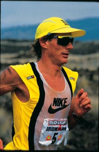 Mark Allen running in the famour Iron War of 1989. Photo: Lois Schwartz