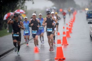 DEL_3490 The rain continued throughout the entire race. Photo: Delly Carr