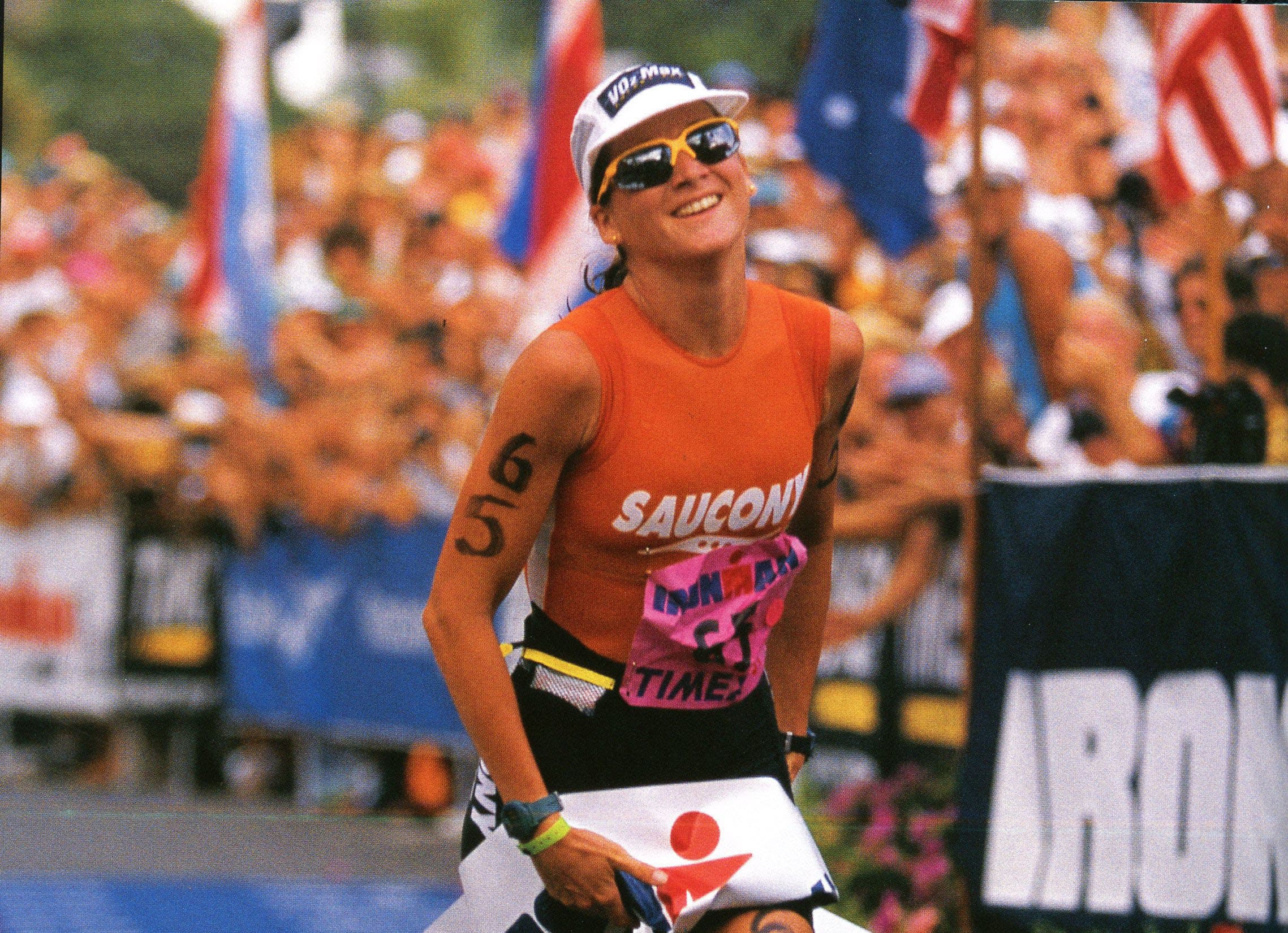 Heather Fuhr wins the 1997 Ironman World Championship.