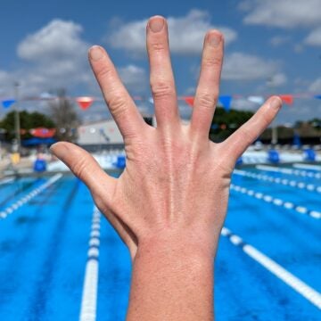 The Best Hand Position For Swimming Triathlete