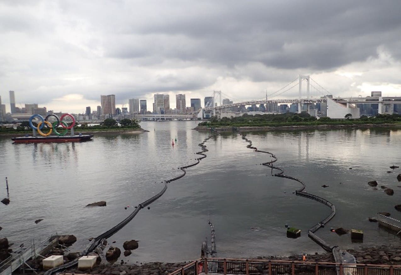 A system of barriers have been constructed to help with Tokyo Bay's water quality.