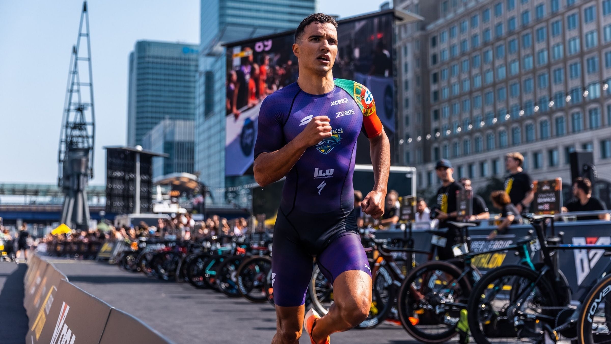 Pro triathlete Vasco Vilaca runs through transition at Super League London.