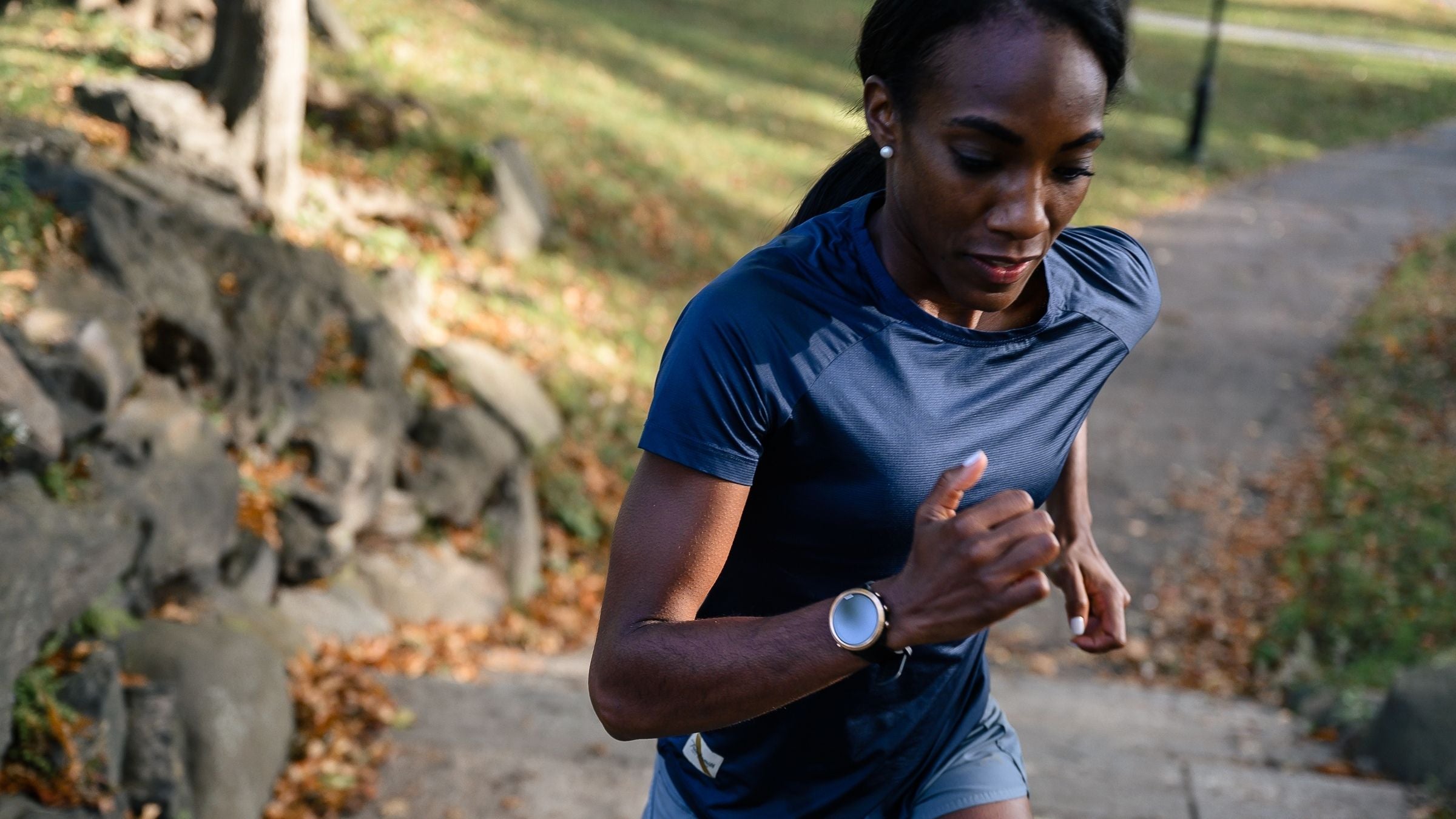 A runner establishes her aerobic and anaerobic zones in training.