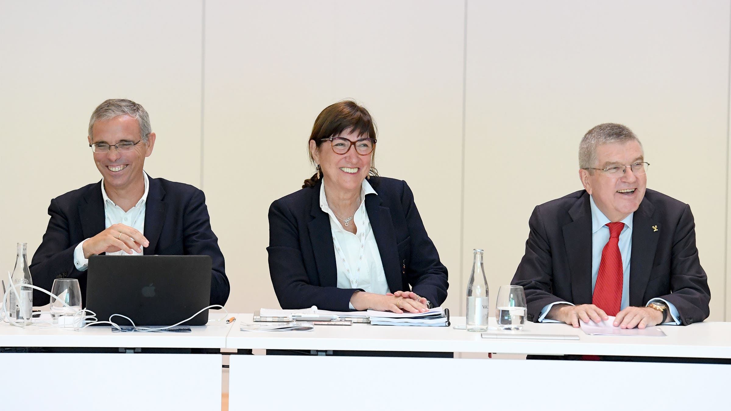 Marisol Casado sitting between two men