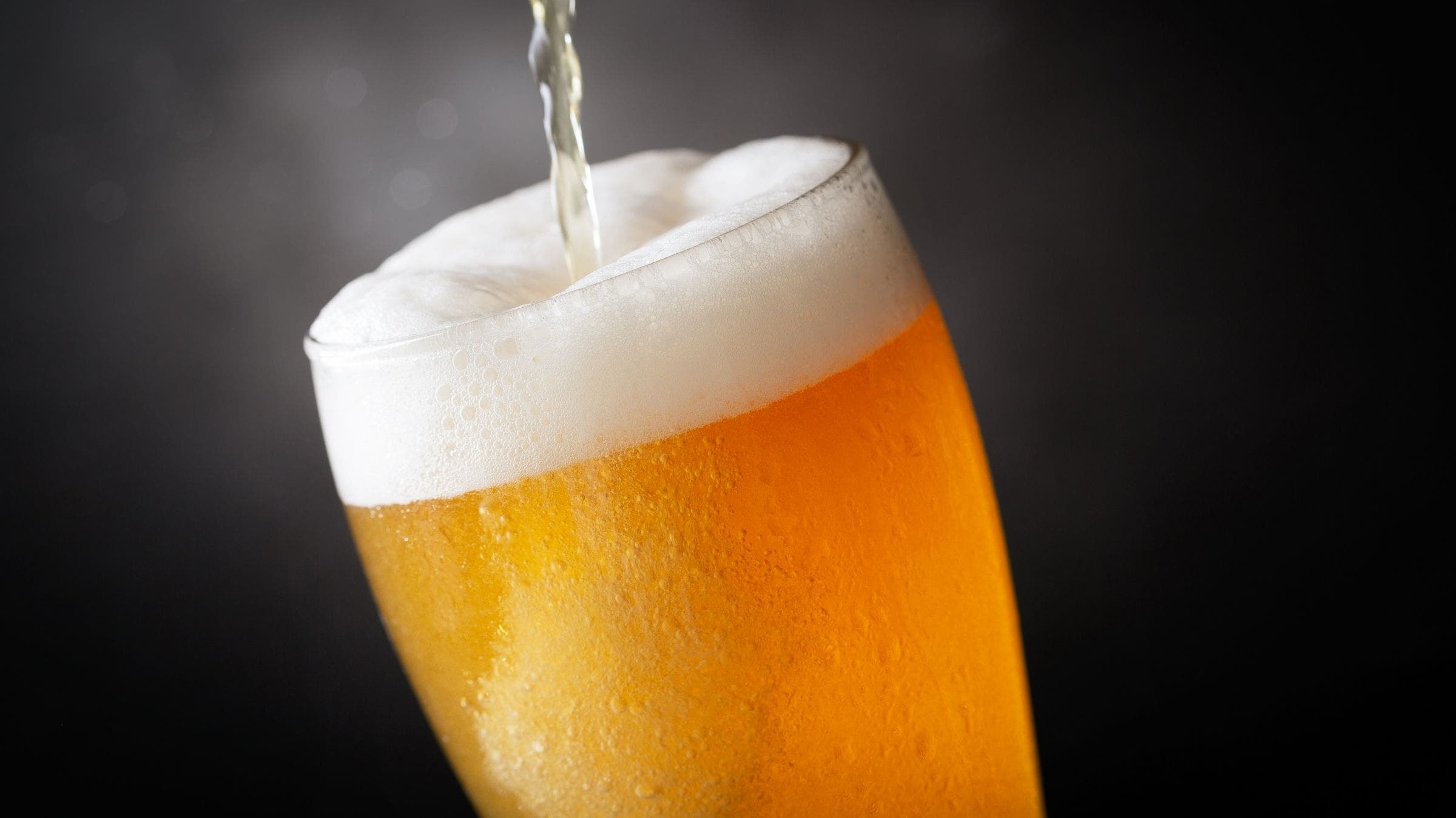 A glass of non-alcoholic beer as an alternative to post-workout drinks that aren't smoothies