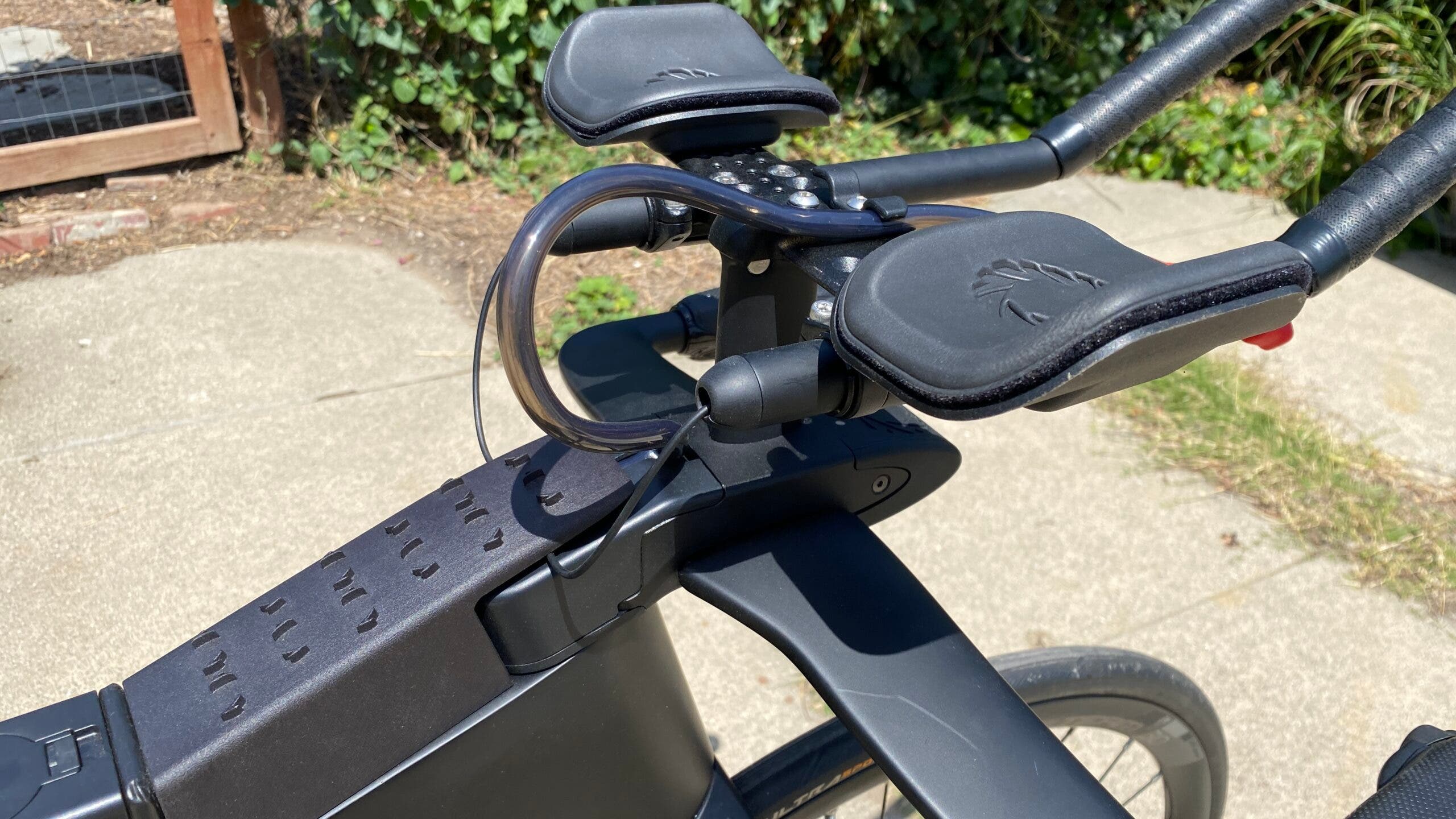 The cockpit of the Ventum One triathlon bike, reviewed for this article.