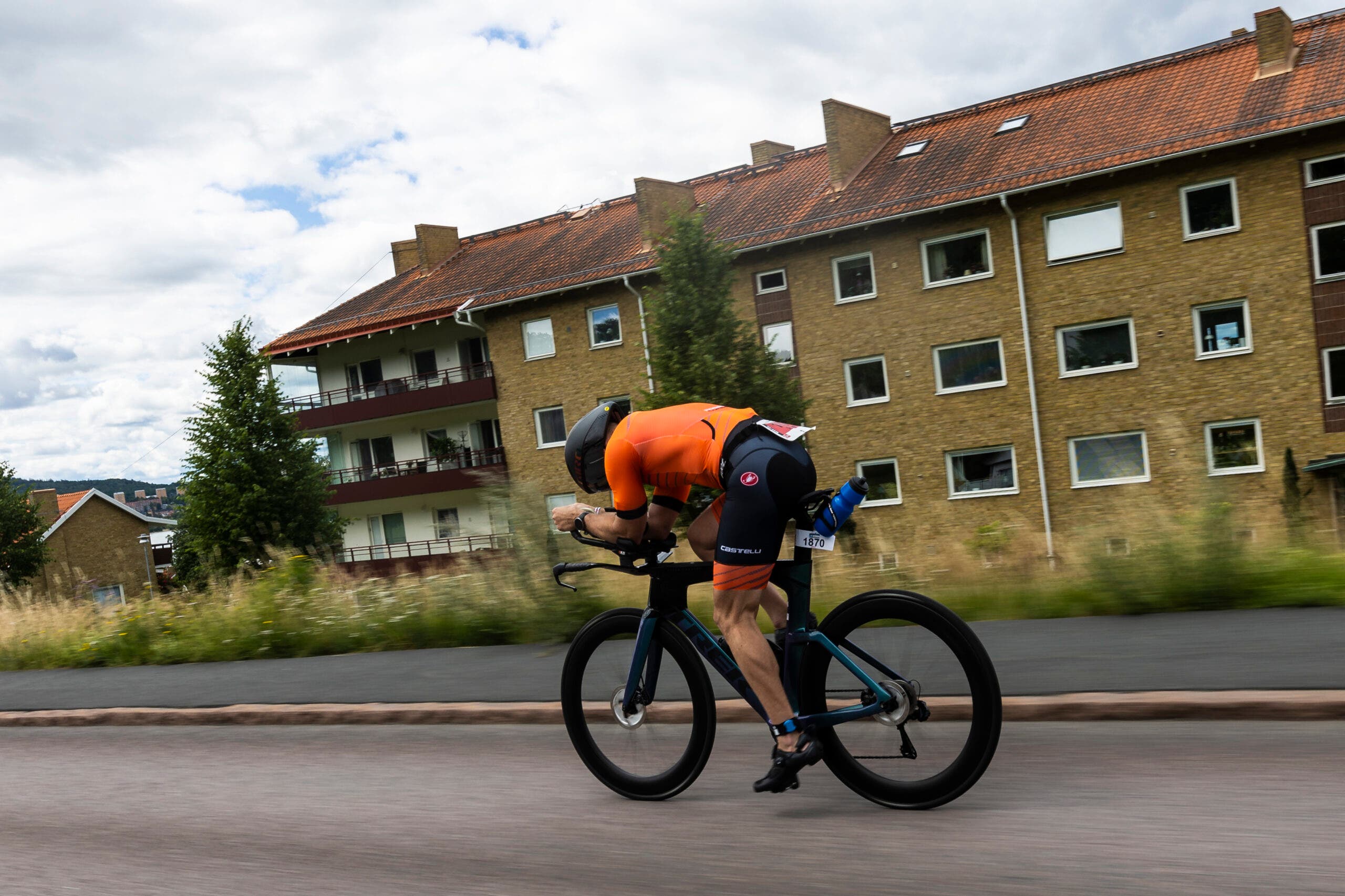 A triathlete rides a tri bike, why do triathletes ride TT bikes? Because they're aerodynamic.