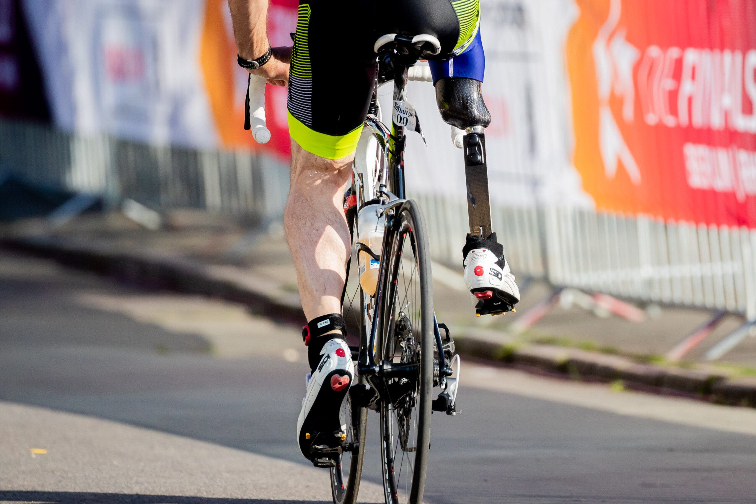 How to dismount a triathlon bike