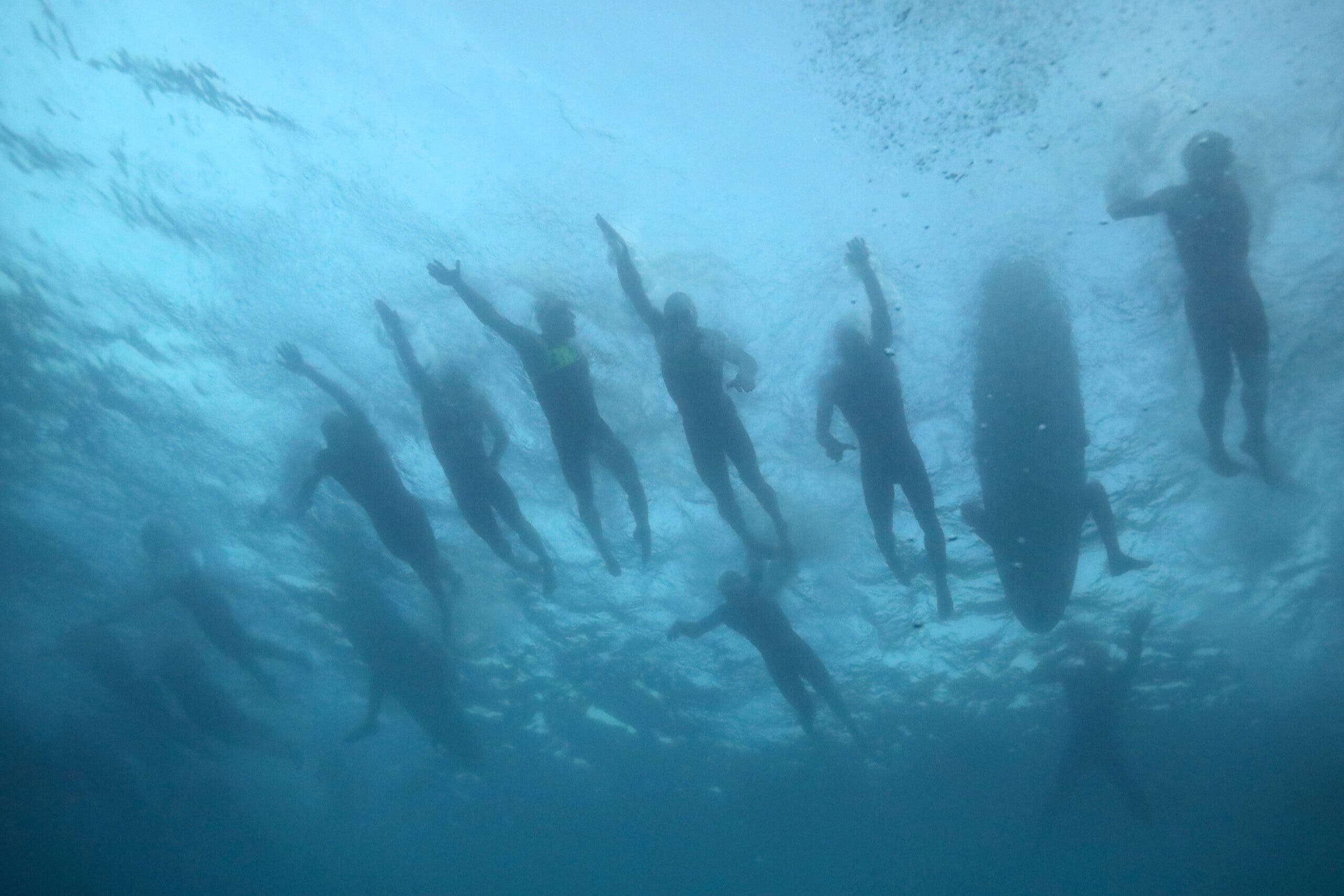 Men swim at the IRONMAN World Championship men's race preview