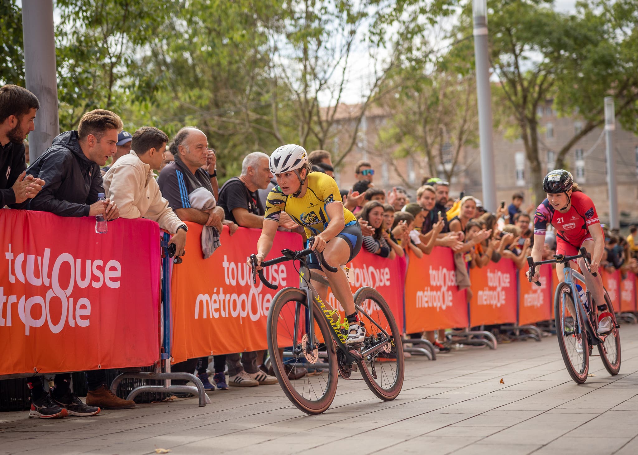 Jeanne Lehair leads Georgia Taylor-Brown at Super League Toulouse.
