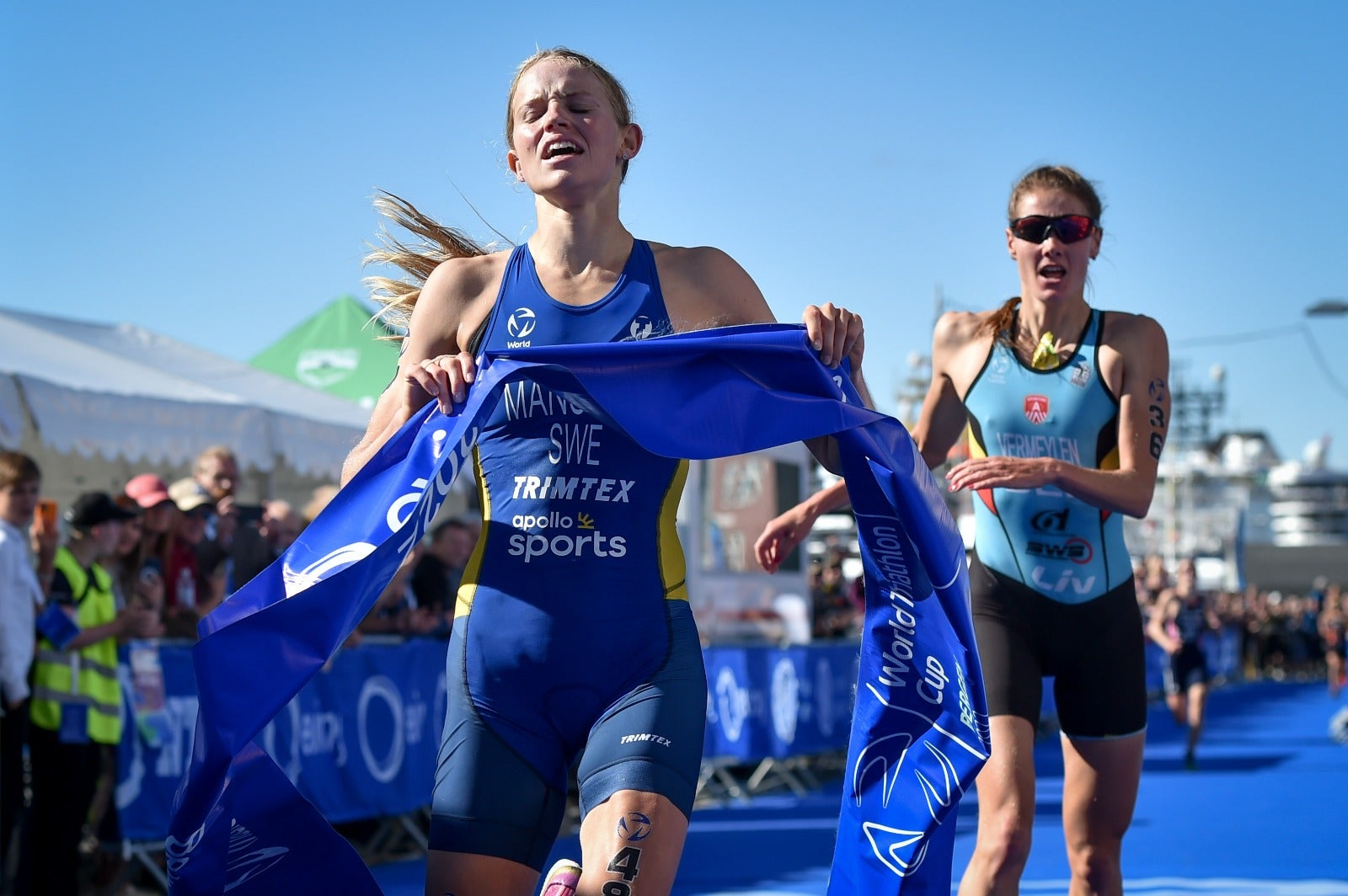 Tilda Mansson wins a triathlon