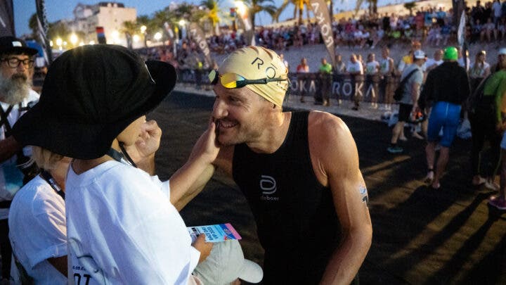 Jan Frodeno shares one last moment with his family members before the men's 2023 Ironman World Championships, the final race of his storied career (Results)