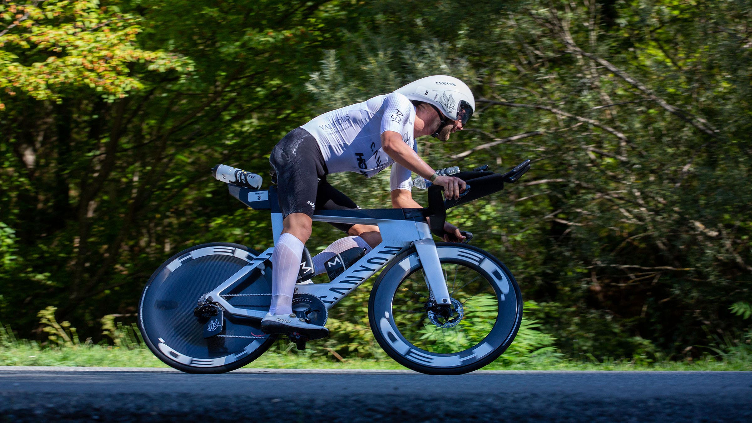 Sam Laidlow blazes through the bike leg of the 2023 Ironman World Championship results