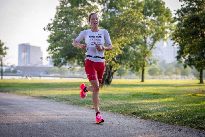 Holly Lawrence races the PTO T100 triathlon