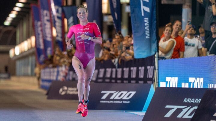 Holly Lawrence races triathlon while pregnant.