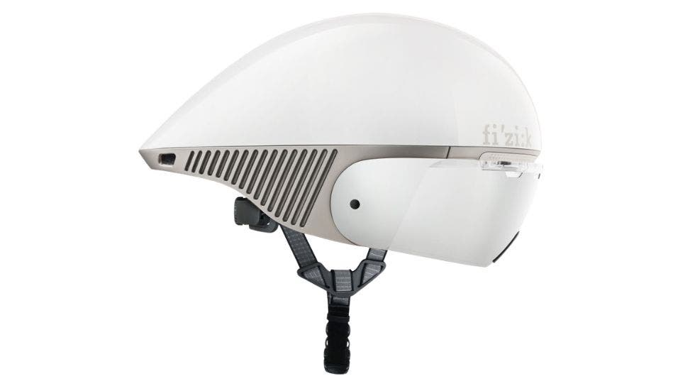 Fizik Kunee TT is one of the best aero helmets for triathlon.