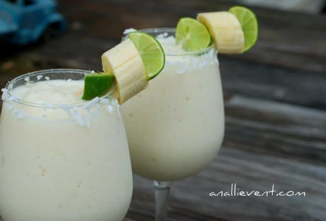 A non-alchoholic banana daiquiri mocktail recipe