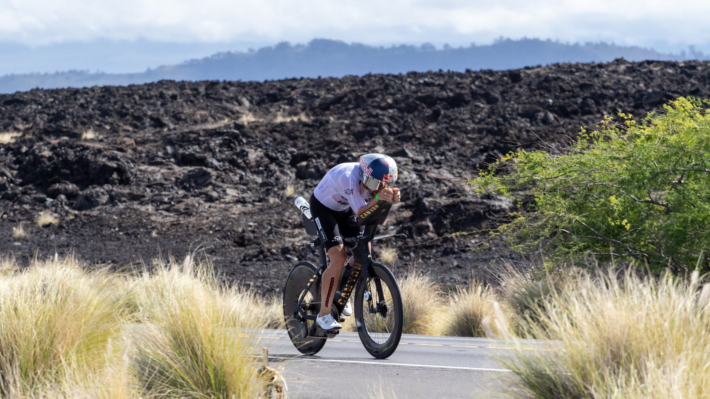 2024 Ironman World Championship Kona results: Sam Laidlow built a commanding lead on the bike, breaking the Kona bike course record in the process with a 3:57:22 split.