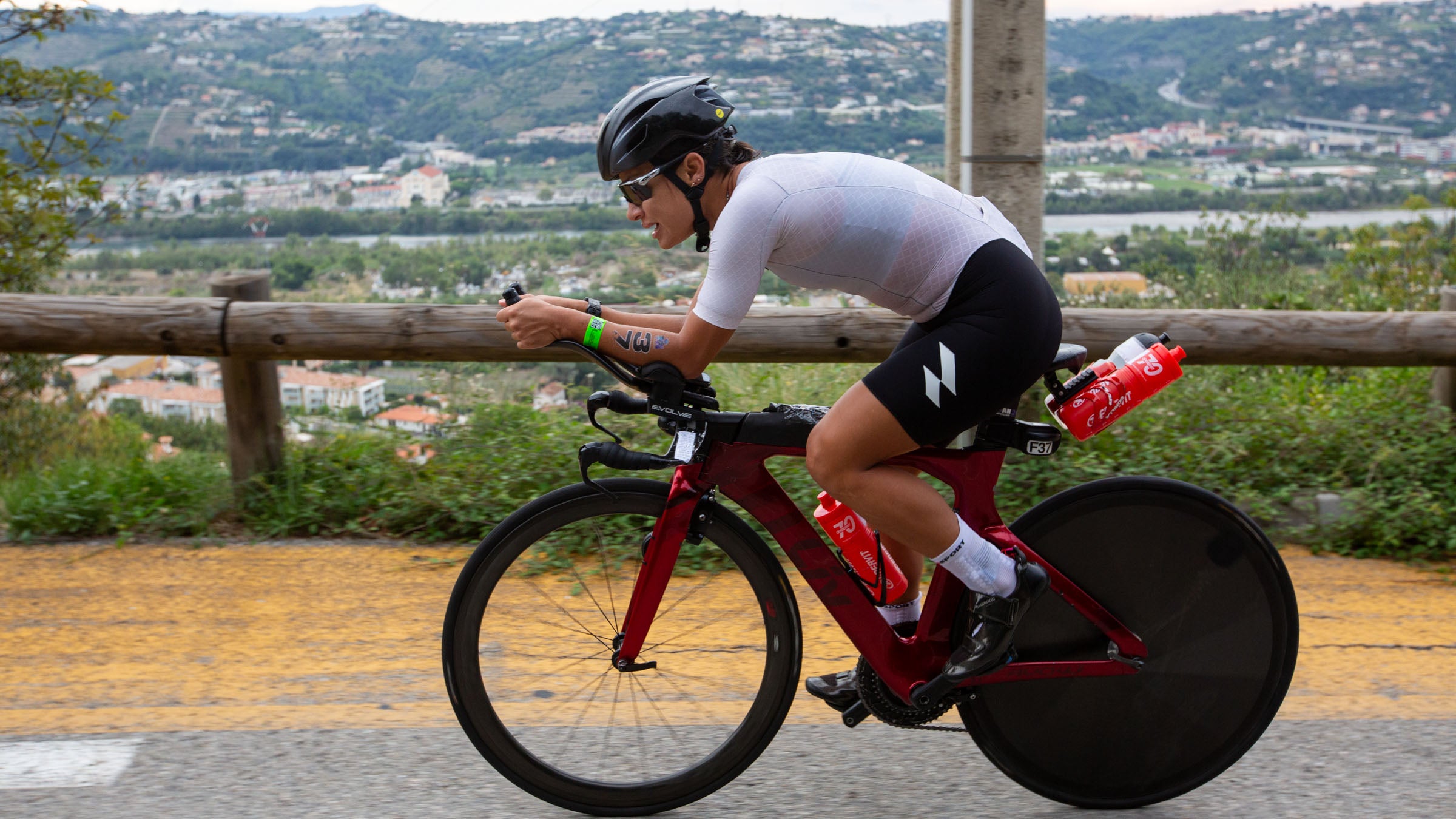 Do socks make you any faster on the bike? Wind-tunnel testing says no.
