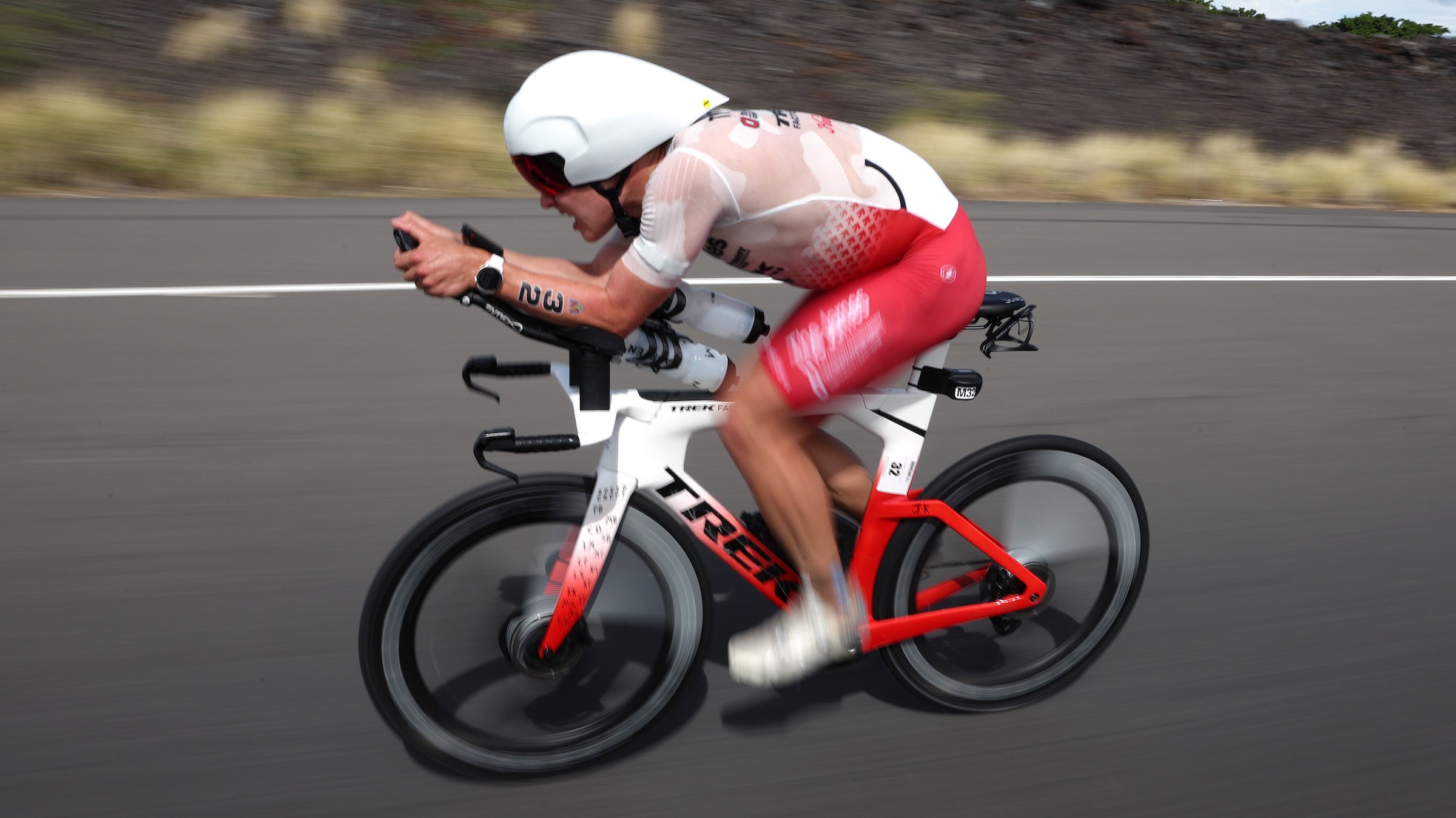 Matthew Marquardt competes in the Ironman World Championship in 2024 with two between-the-arms hydration bottles.