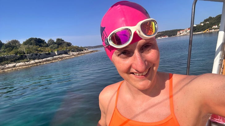 Paralympian Melanie Barratt, who is legally blind, discovered a love for open-water swimming through triathlon.
