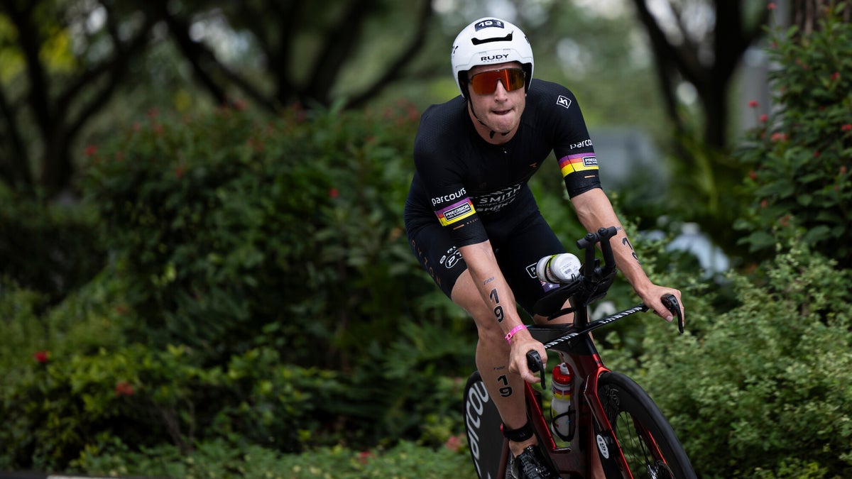 What Triathletes Should Know About Rhabdomyolysis, According to An ER Doc