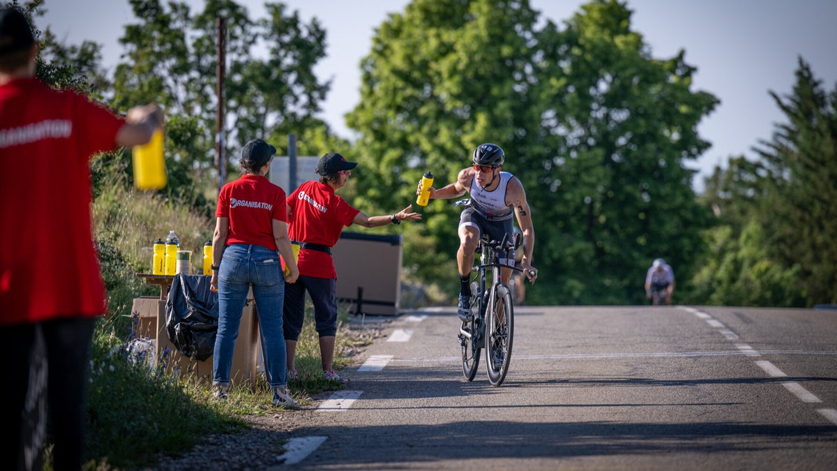 Aid Station Etiquette: Do's and Don'ts of Navigating Triathlon Aid Stations