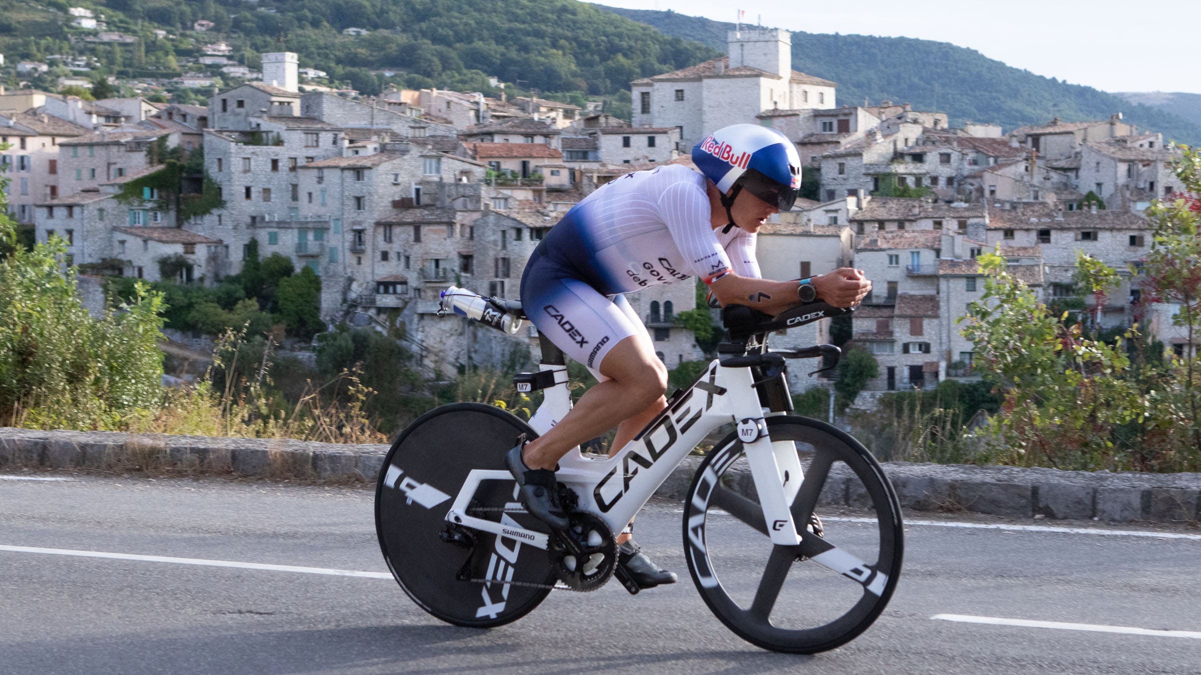 Kristian Blummenfelt đạt thành tích đạp xe nhanh thứ tư tại Giải vô địch thế giới Ironman 2025 ở Nice.