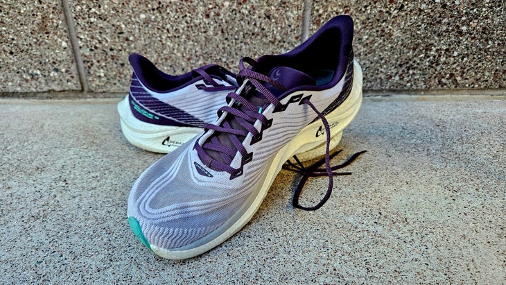 Topo Cyclone 3 is a lightweight trainer ideal for triathlon training and Olympic-distance racing.
