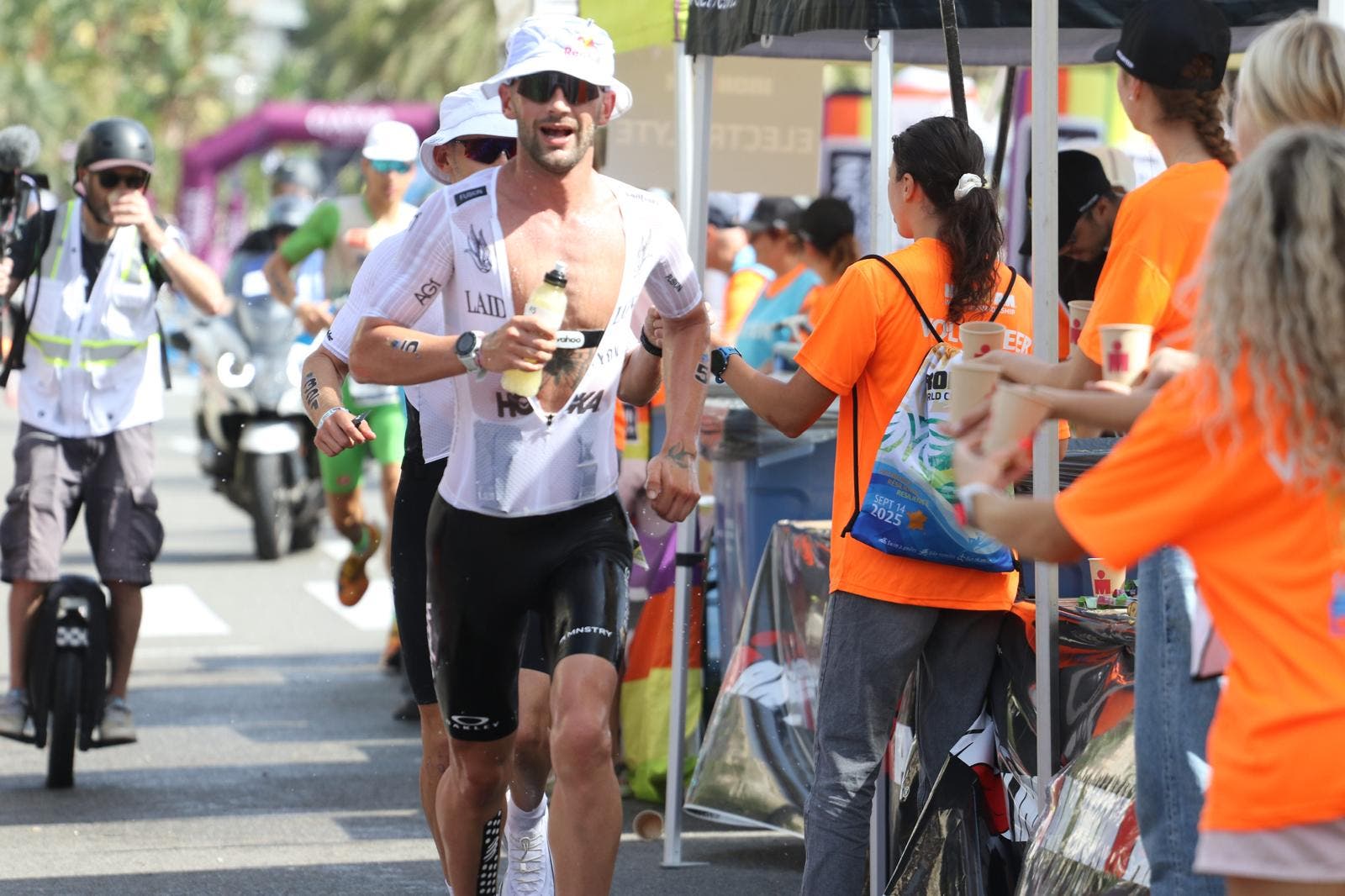 Sam Laidlow hits the aid station at the men's 2025 Ironman World Championship.