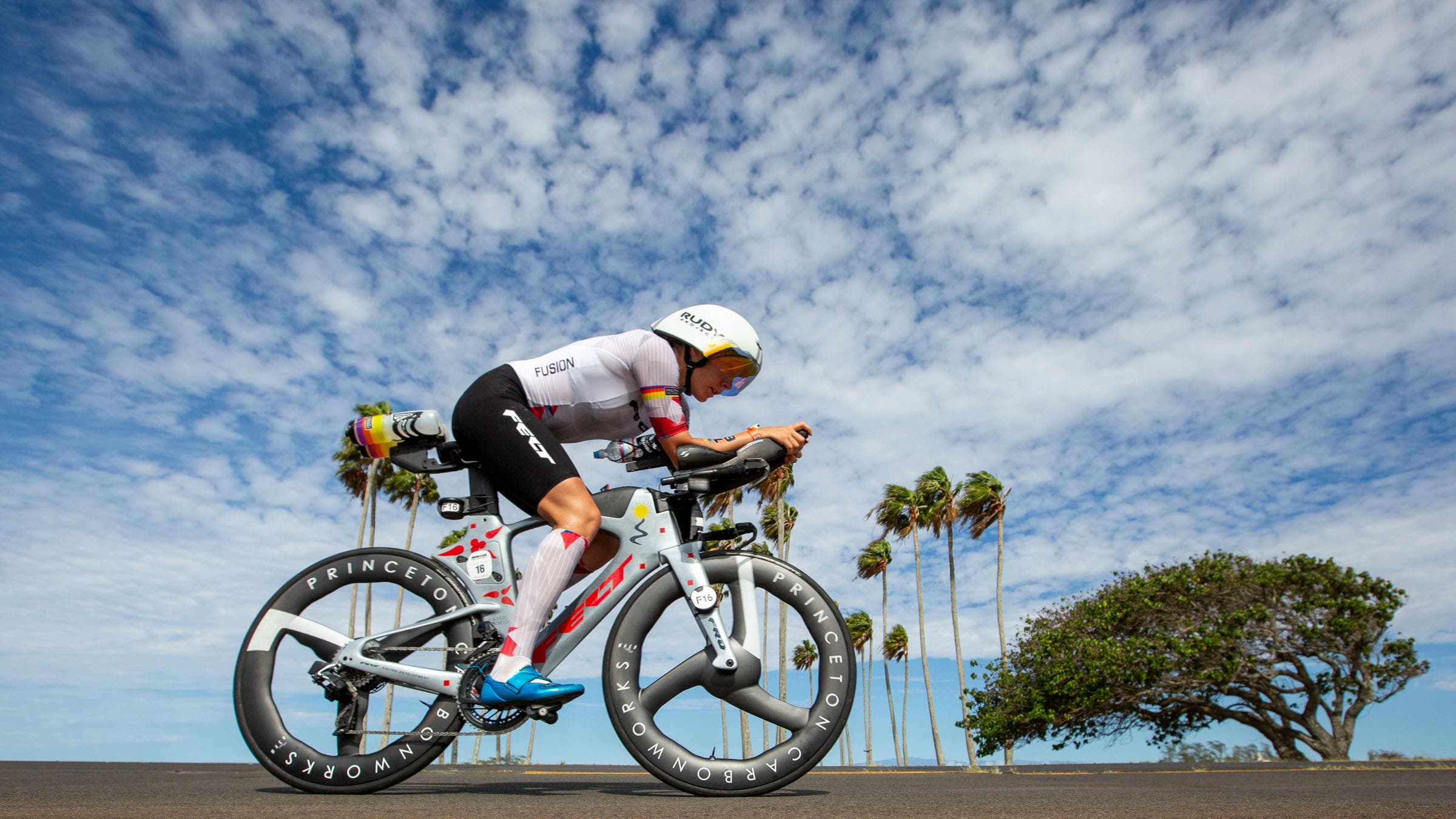 Solveig Løvseth đã sử dụng xe đạp Felt IA 2.0 để đạt thành tích đạp xe nhanh nhất tại Giải vô địch thế giới Ironman 2025 ở Kona.