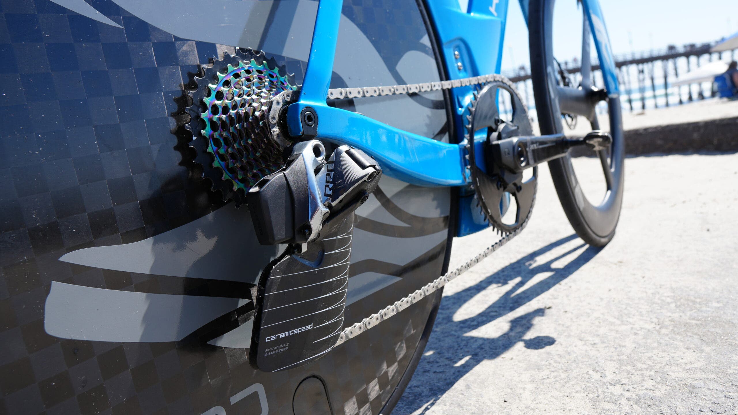 Bernier Michaud complements his drivetrain with a Sram Red AXS 12-speed rear derailleur, a CeramicSpeed Aero OS derailleur, and a 10-33t cassette.