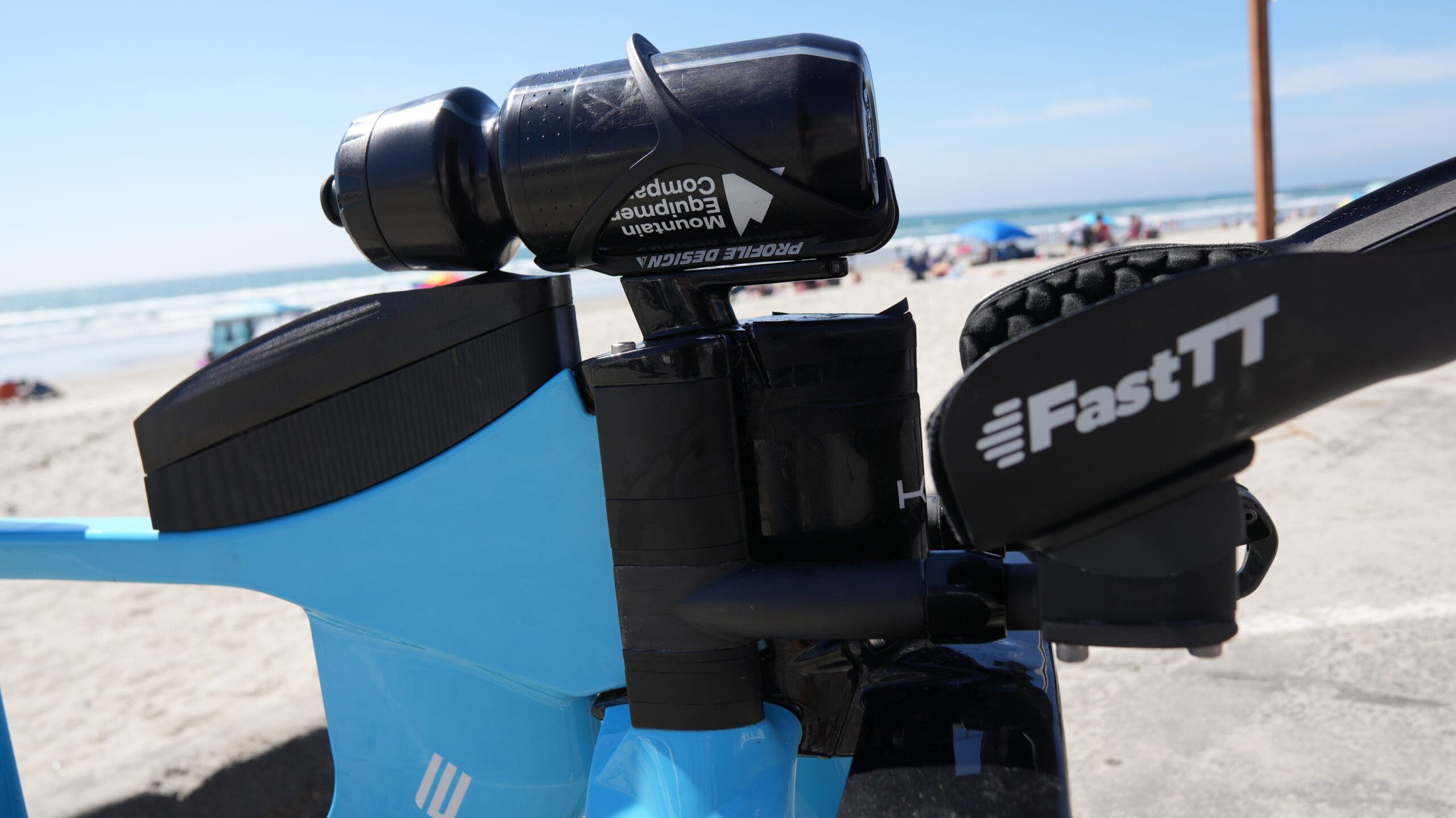 Here we get our first close look at the Ku TF1's unique tall head tube section. Using a set of spacers, a long carbon head tube (with an internal axle steering box), and a large 3D-printed cockpit, Ku's design seeks to reduce