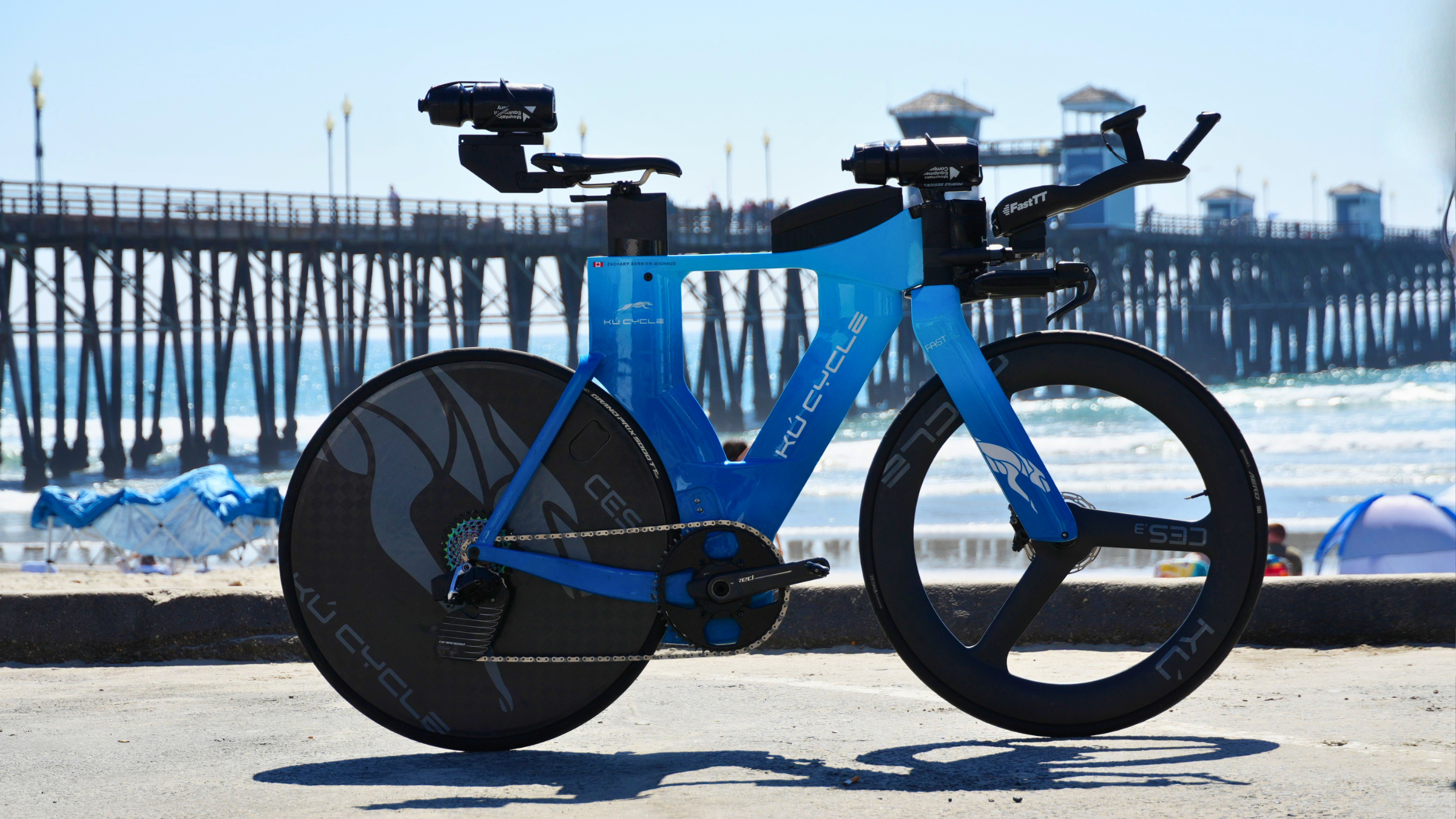 Inspired by Formula 1 racing, the Ku TF1 is certainly one of the most eye-catching designs in the transition zone – especially at a time when other brands are curiously abandoning funky aerodynamic designs for UCI-legal frames (see: Ventum's Tempus).