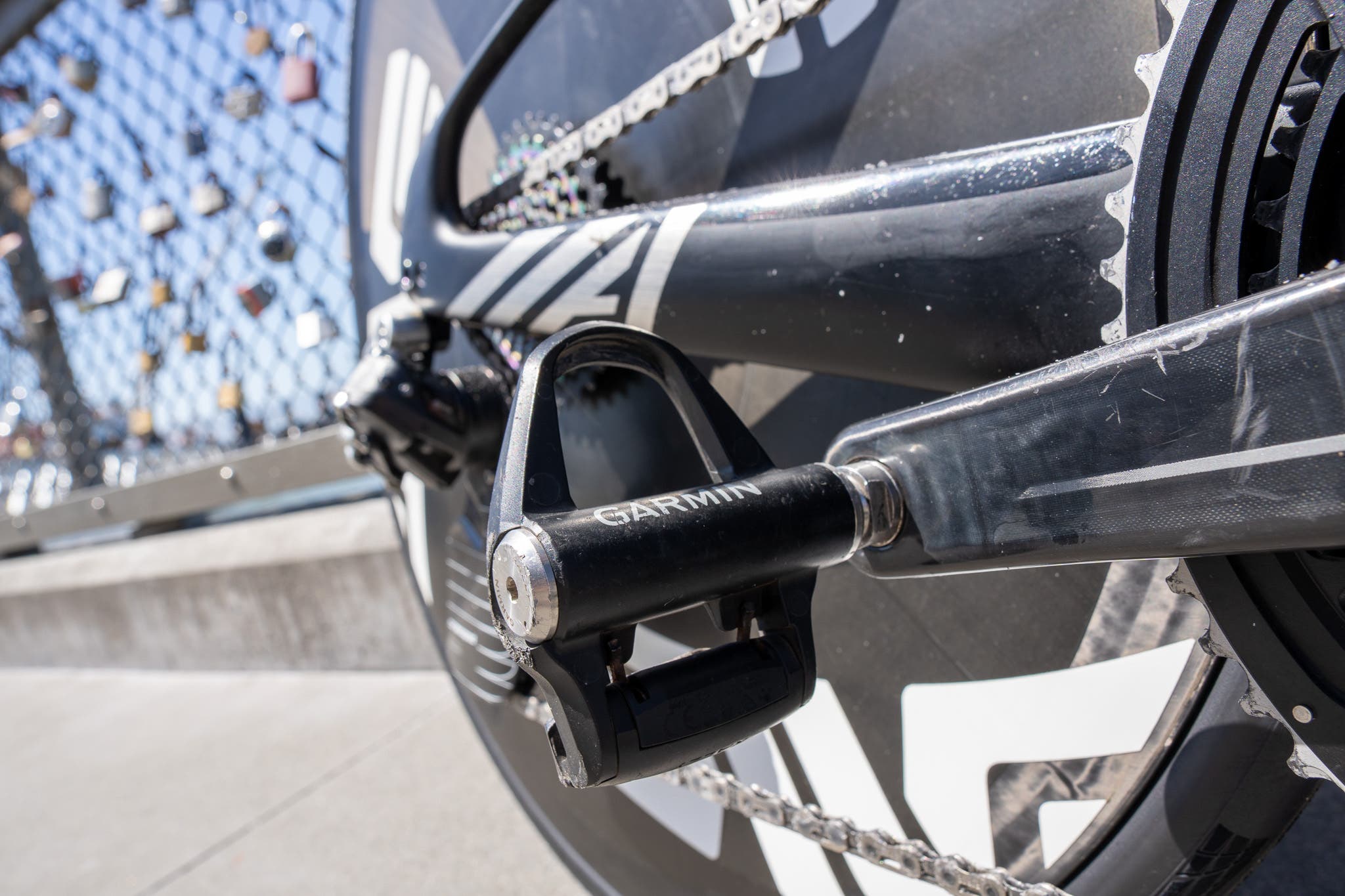 To measure power, Riele uses dual-sided Garmin Rally RS200 pedals.