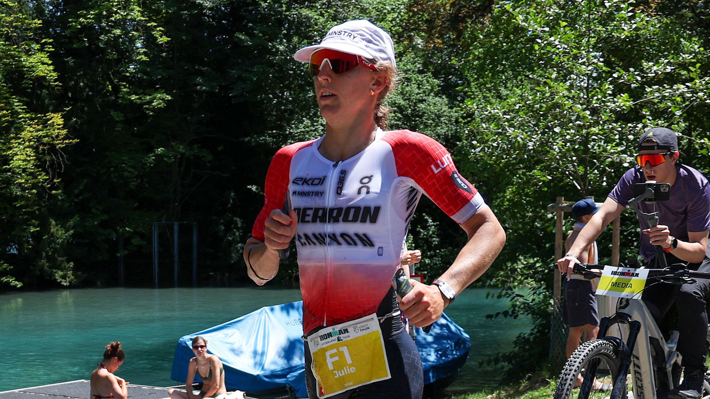 Julie Derron during a triathlon race.